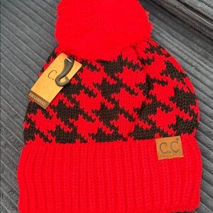 C.C Women’s Red and Black Houndstooth Beanie